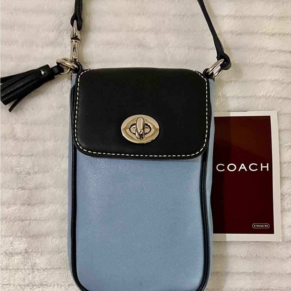 Coach NWT Vintage Womens Turn Closure Wristlet - Picture 3 of 7